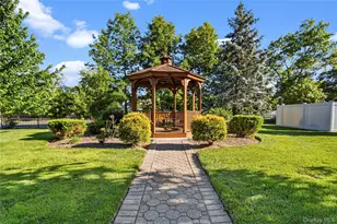 127 Cardinal Ln, Islip, NY 11731 - Photo 29