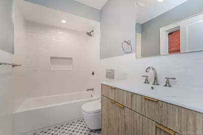332 Willowbrook, New York, NY 10314 - Photo 7