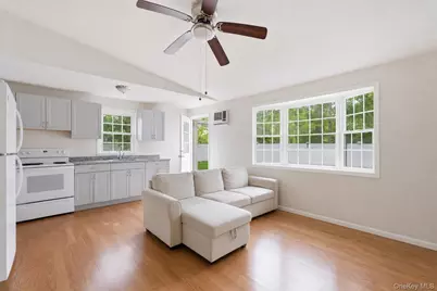 2 Taft Avenue, Islip, NY 11751 - Photo 17