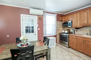 9520 239th St, Floral Park, NY 11001 - Photo 11