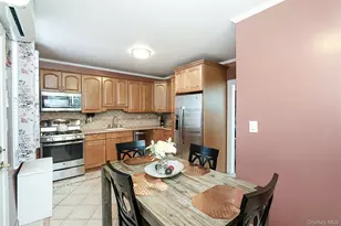 9520 239th St, Floral Park, NY 11001 - Photo 17