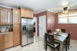 9520 239th St, Floral Park, NY 11001 - Photo 15