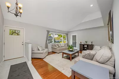 85 Wayne Street, Hauppauge, NY 11788 - Photo 7