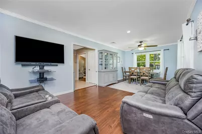 85 Wayne Street, Hauppauge, NY 11788 - Photo 15