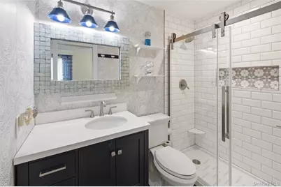 72 E Hitchcock Avenue, Floral Park, NY 11001 - Photo 11