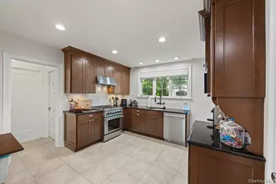 311 Lyncroft Road, New Rochelle, NY 10804 - Photo 11