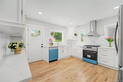 105 Moore Street, New Hyde Park, NY 11040 - Photo 9