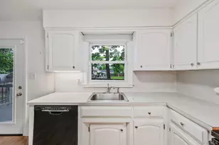 2 Linden Ave, Holtsville, NY 11742 - Photo 5