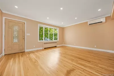 233 Walnut Street, Massapequa Park, NY 11762 - Photo 5