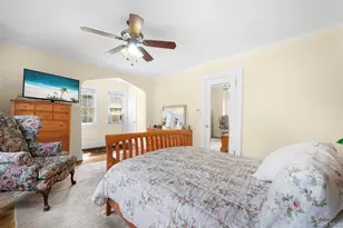 51 Maple Dr, Great Neck, NY 11021 - Photo 15