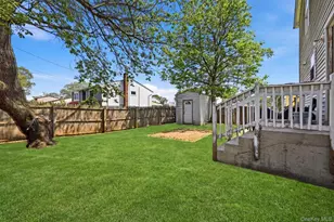 390 Atlantic St, Copiague, NY 11726 - Photo 5