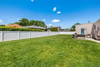 40 Alden Avenue, West Islip, NY 11795 - Photo 19