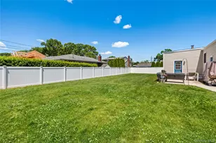 40 Alden Ave, West Islip, NY 11795 - Photo 19