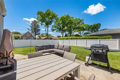 40 Alden Avenue, West Islip, NY 11795 - Photo 17
