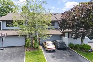 83 Foxwood Dr, Jericho, NY 11753 - Photo 41
