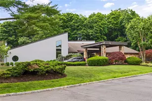 83 Foxwood Dr, Jericho, NY 11753 - Photo 29