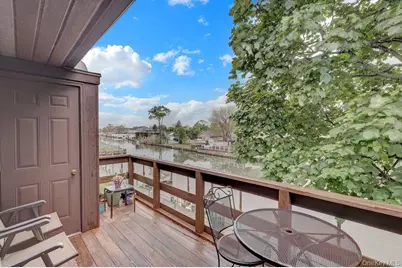 102 Mariners Way, Copiague, NY 11726 - Photo 9