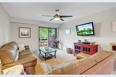 102 Mariners Way, Copiague, NY 11726 - Photo 3