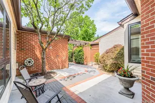 215 Hornbill Dr, Manhasset, NY 11030 - Photo 3
