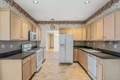 576 Leisure Drive, Ridge, NY 11961 - Photo 7