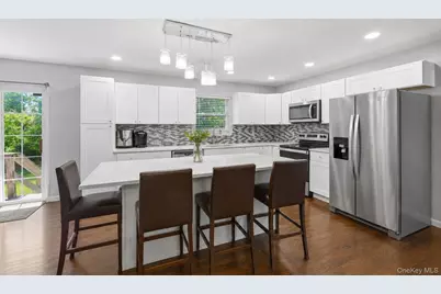20 Essex Circle, Shirley, NY 11967 - Photo 5