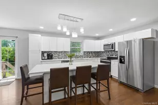 20 Essex Cir, Shirley, NY 11967 - Photo 5