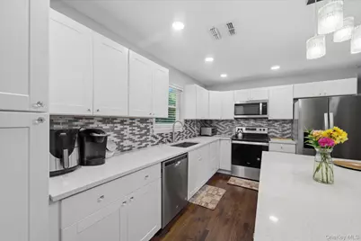 20 Essex Circle, Shirley, NY 11967 - Photo 7
