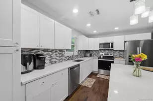 20 Essex Cir, Shirley, NY 11967 - Photo 7