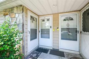 230 Lake Pointe Cir, Middle Island, NY 11953 - Photo 3