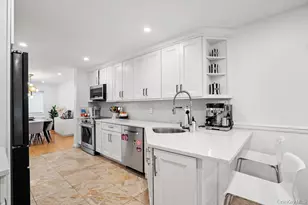 39 Chestnut Ln, Woodbury, NY 11797 - Photo 17