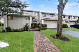 39 Chestnut Ln, Woodbury, NY 11797 - Photo 41