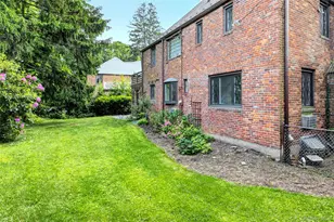 142 Mill Spring Rd, Manhasset, NY 11030 - Photo 19