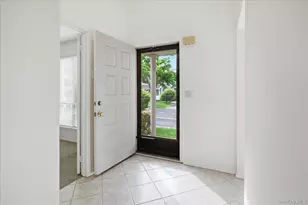 79 S Pond Ln, Smithtown, NY 11787 - Photo 5
