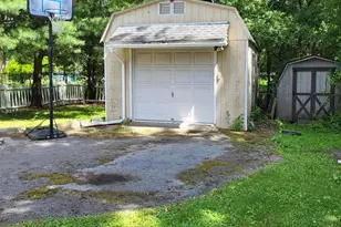 319 Wawayanda Ave, Middletown, NY 10940 - Photo 3