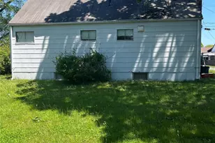497 Mary Ann Ln, West Hempstead, NY 11552 - Photo 3