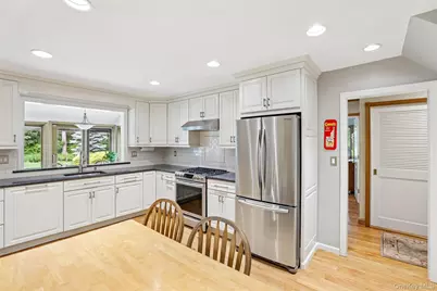 6 Berry Lane, Glen Cove, NY 11542 - Photo 9
