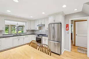 6 Berry Ln, Glen Cove, NY 11542 - Photo 9