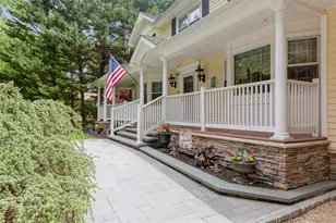 48 River Heights Dr, Smithtown, NY 11787 - Photo 3