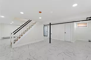 646 Macon Pl, Uniondale, NY 11553 - Photo 11