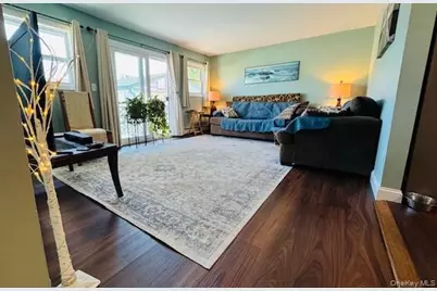 10 Schley Avenue, Lindenhurst, NY 11757 - Photo 13