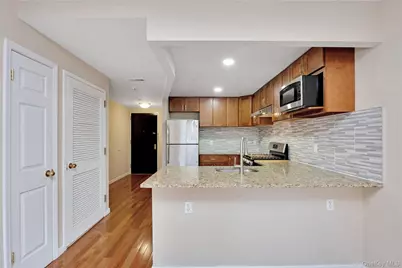 172-18 Jamaica Avenue, Jamaica, NY 11432 - Photo 9