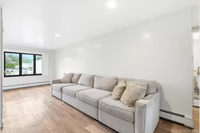 2466 New York New York Avenue, Melville, NY 11747 - Photo 33