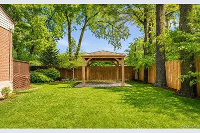 2466 New York New York Avenue, Melville, NY 11747 - Photo 43