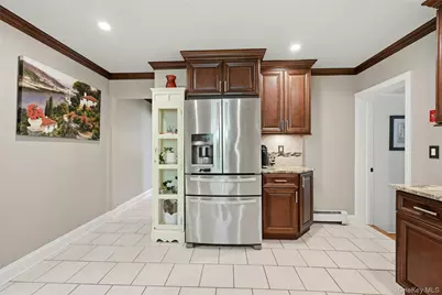 17 Pauchogue Avenue, East Islip, NY 11730 - Photo 9
