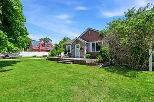 17 Pauchogue Ave, East Islip, NY 11730 - Photo 3