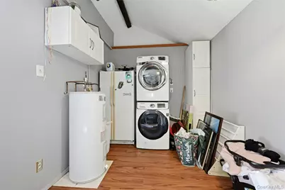 17 Pauchogue Avenue, East Islip, NY 11730 - Photo 27