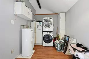17 Pauchogue Ave, East Islip, NY 11730 - Photo 27