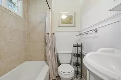 17 Pauchogue Avenue, East Islip, NY 11730 - Photo 13