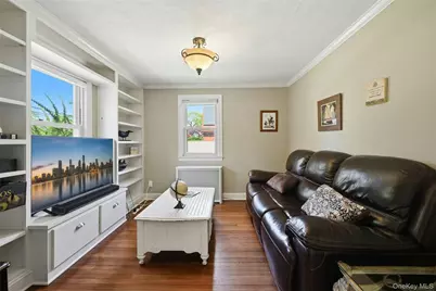 17 Pauchogue Avenue, East Islip, NY 11730 - Photo 7