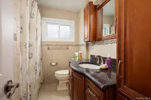 11 Adelphi Rd, Hicksville, NY 11801 - Photo 13